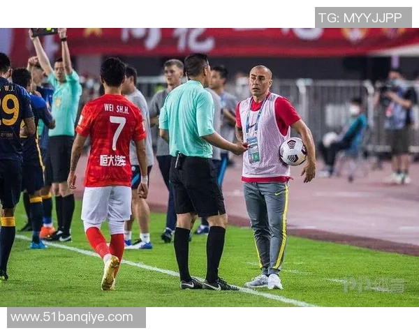 李璇在足球报的形象与风采揭秘你对她的印象如何