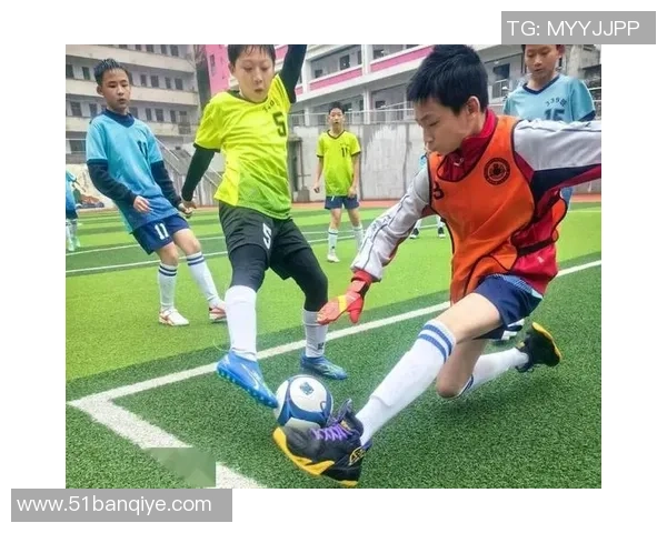 校园足球：培养团队精神与健康生活方式的新途径